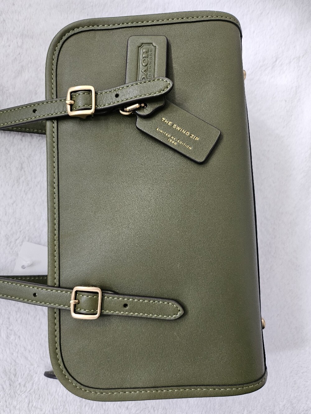 NWT COACH Swing Zip in Olive - Picture 7 of 11